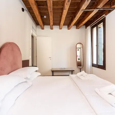 Palazzo Miracoli Venice
