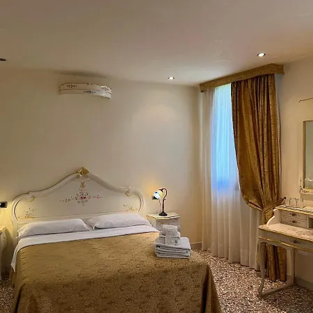 Venice Inn *
