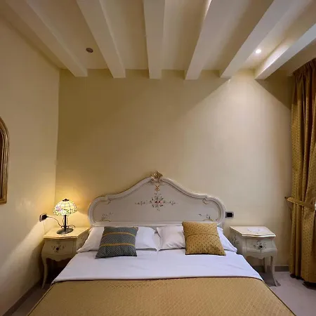 Venice Inn *