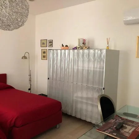 Ghetto Modern Apt For 4, Venice Apartment
