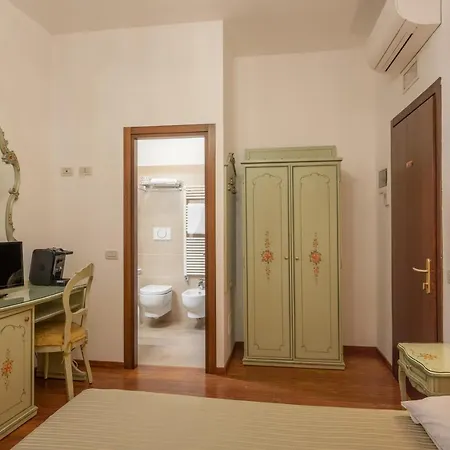 Al Sotoportego Hotel *
