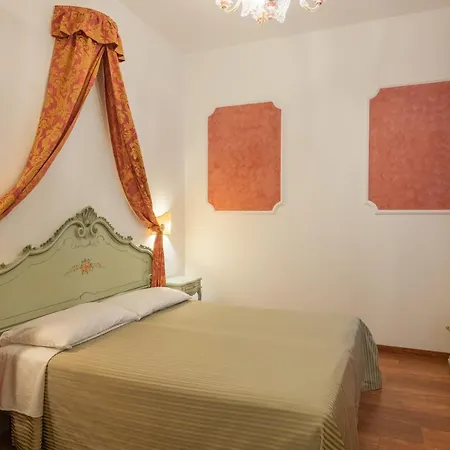 Al Sotoportego Hotel *