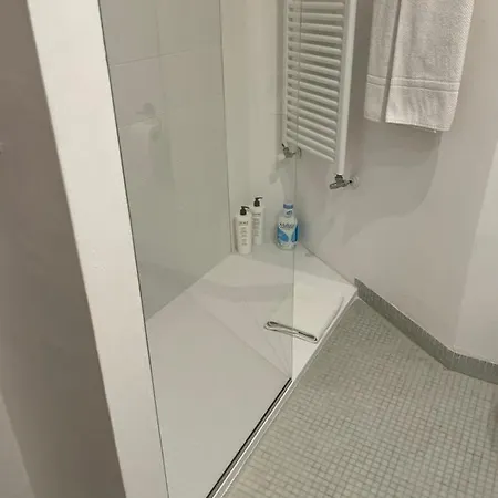 Modern Sunny In Residental Area Apartment Venice