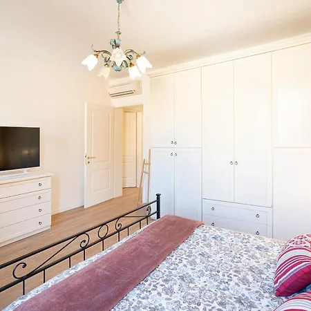 Appartamento Ricco Di Comfort, Grande, Luminoso E Comodo