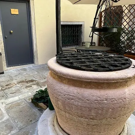 Oda ve Kahvaltı Corte Del Doge Di Rialto *