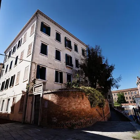 Ricco Di Comfort, Grande, Luminoso E Comodo Apartment