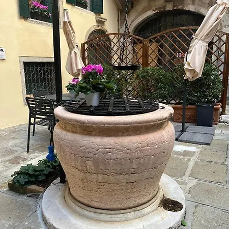Corte Del Doge Di Rialto Venice