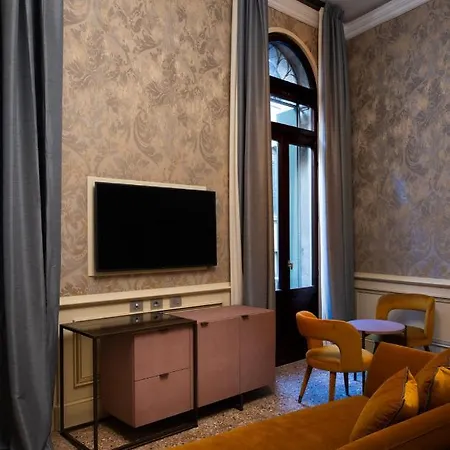 Eight Venezia