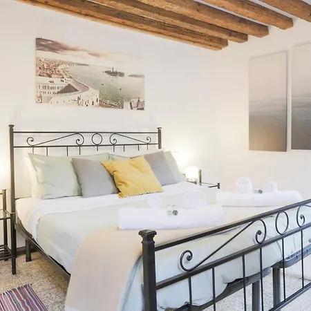Santa Croce Guest house