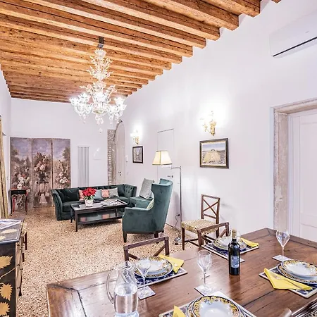 Ca' San Beneto Completely Refurbished In A Fabulously Area Venecia