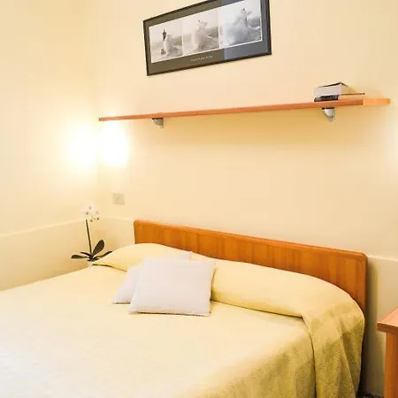 Santa Lucia Hotel *