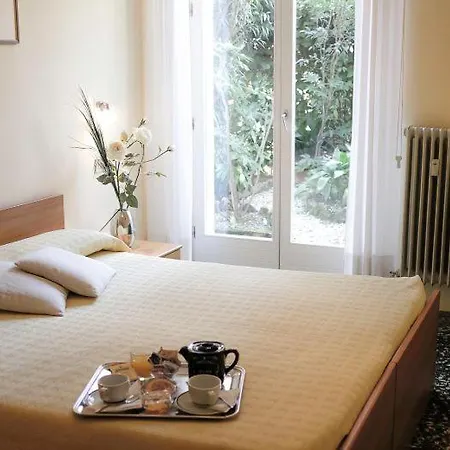 Hotel Santa Lucia *
