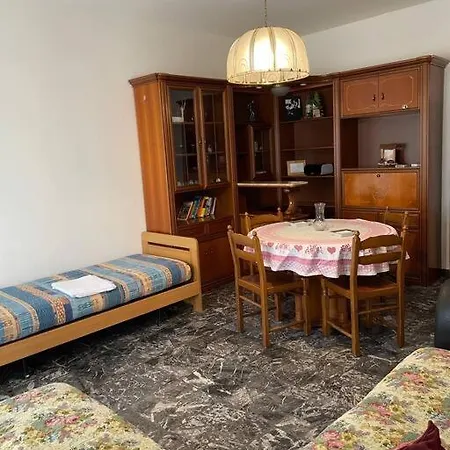 Iris Hosting Per Famiglie Apartment