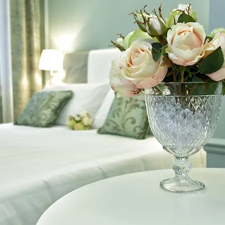 Aquamare, Boutique 2*