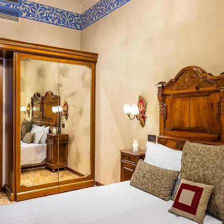 Palazzo Priuli 4*