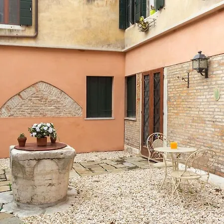 Huge Design With Private Garden Apartment *