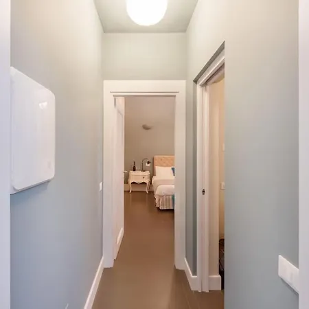 Apartment Huge Design With Private Garden
