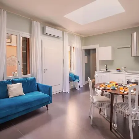 Huge Design With Private Garden Apartment *