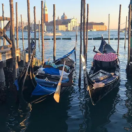 Giudecca Apartment *