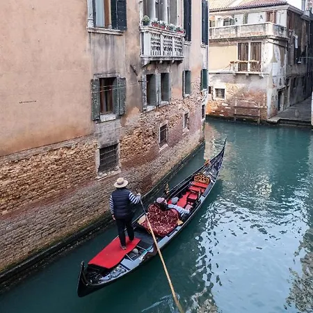 - Rialto 4 Apartment Venice