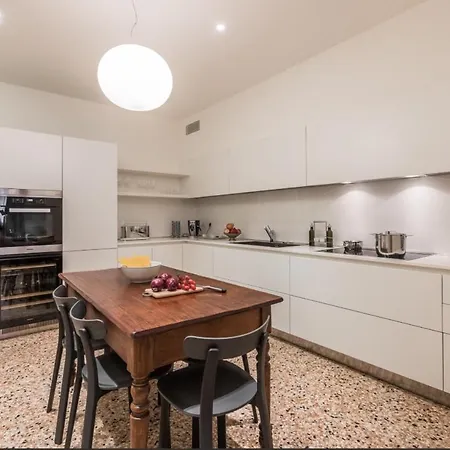 Scaleter - A Fine Luxury In Palazzo With Canal View Venice