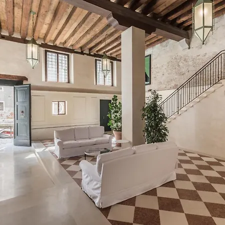 Scaleter - A Fine Luxury In Palazzo With Canal View Venice