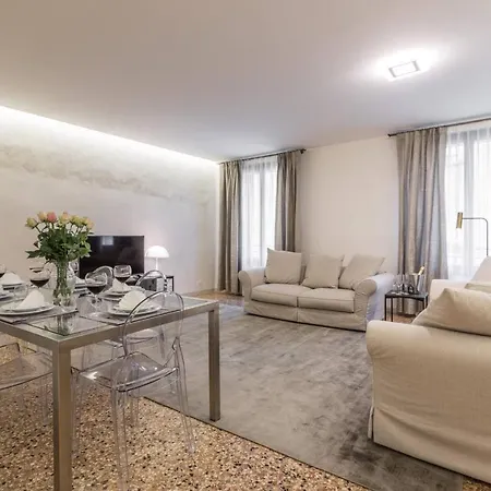 Scaleter - A Fine Luxury In Palazzo With Canal View Apartment