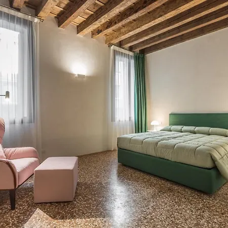 Scaleter - A Fine Luxury In Palazzo With Canal View Apartment Venice