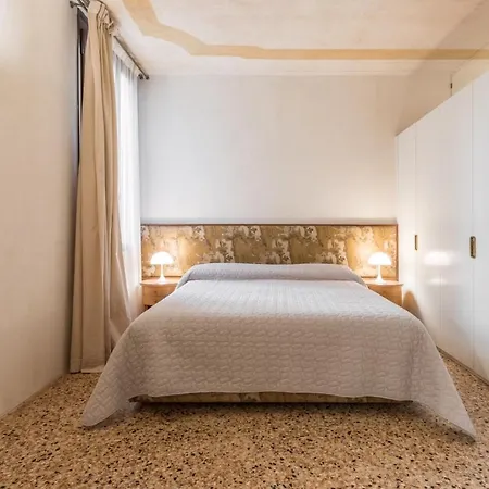 Scaleter - A Fine Luxury In Palazzo With Canal View