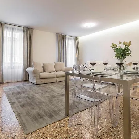 Apartment Scaleter - A Fine Luxury In Palazzo With Canal View Venice
