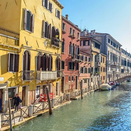 Scaleter - A Fine Luxury In Palazzo With Canal View Apartment