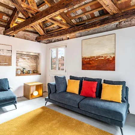 Lilia's Loft Apartment *