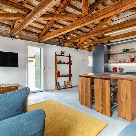 Lilia's Loft Apartment *