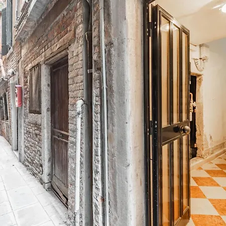 The Red Door * Venice