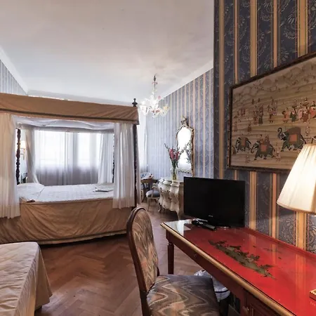 Palazzo Cendon Piano Antico Venice