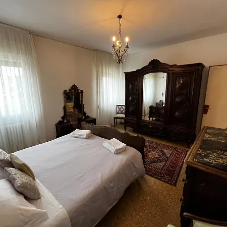 Apartment Ca Susanna Near Train Station *