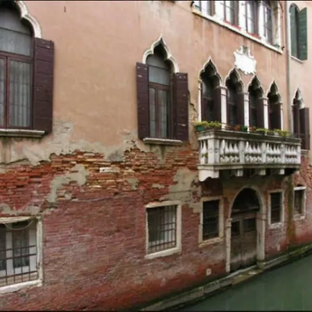 Walk On The Water ✧ 5 Minutes To Rialto Bridge Daire *