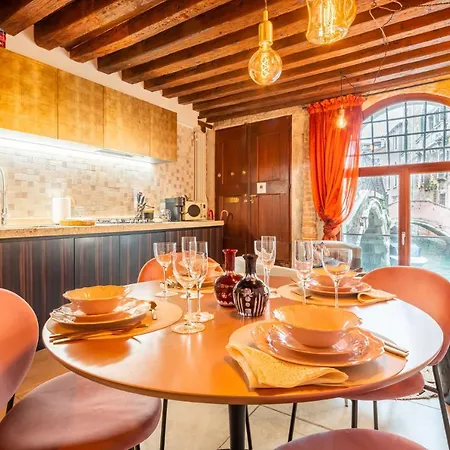 Apartment Casa Manina Sul Ponte - Your Private Canal View Venice