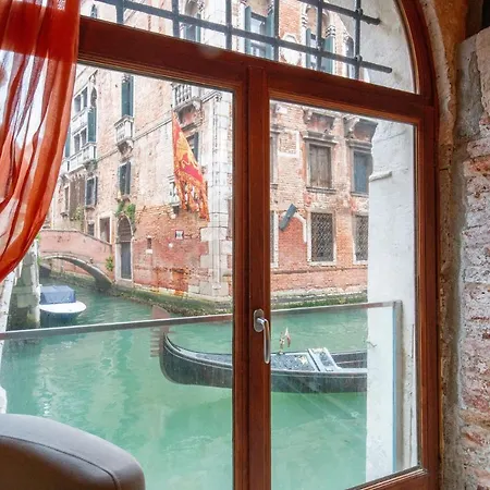 Casa Manina Sul Ponte - Your Private Canal View Apartment