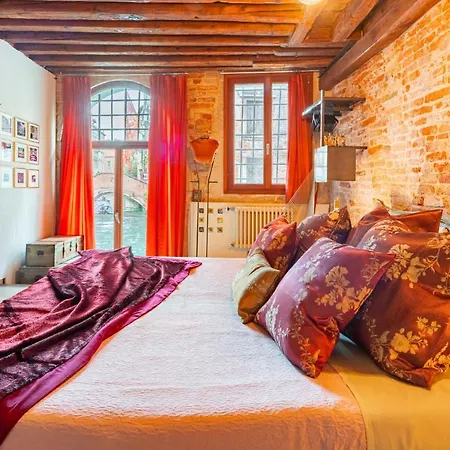 Casa Manina Sul Ponte - Your Private Canal View Apartment