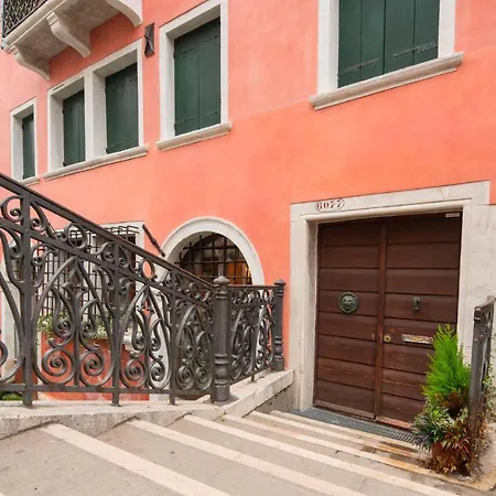 Casa Manina Sul Ponte - Your Private Canal View Apartment *