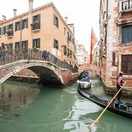 Casa Manina Sul Ponte - Your Private Canal View Apartment