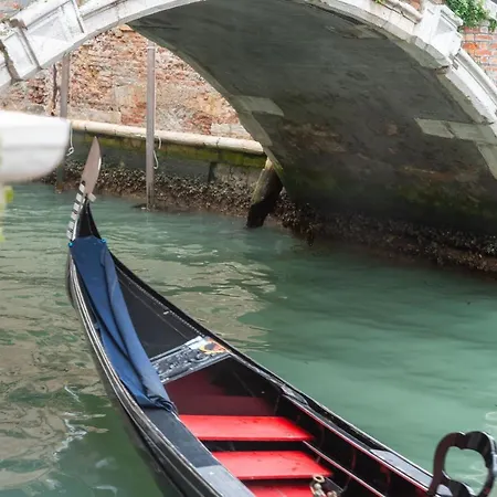 Casa Manina Sul Ponte - Your Private Canal View Apartment *