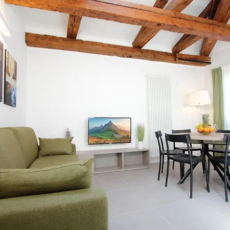 Degli Artisti Apartment *