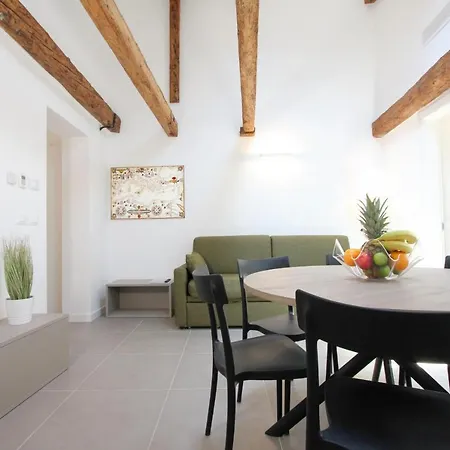 Degli Artisti Apartment