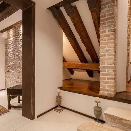 Apartment The Church - Rialto Bridge *
