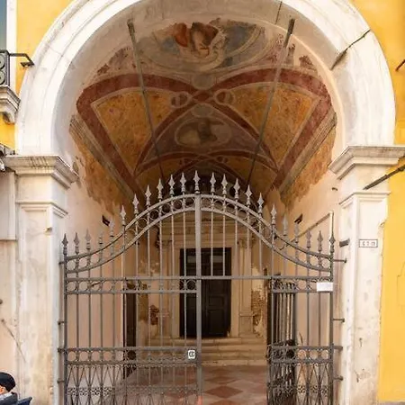 The Church - Rialto Bridge Apartment *