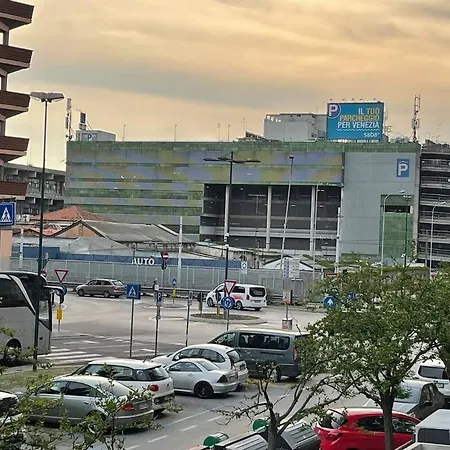 아파트 Venice Station