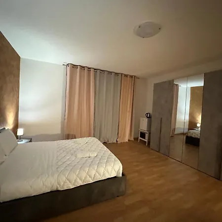 Leone D'oro 2 - Milano Street Mestre