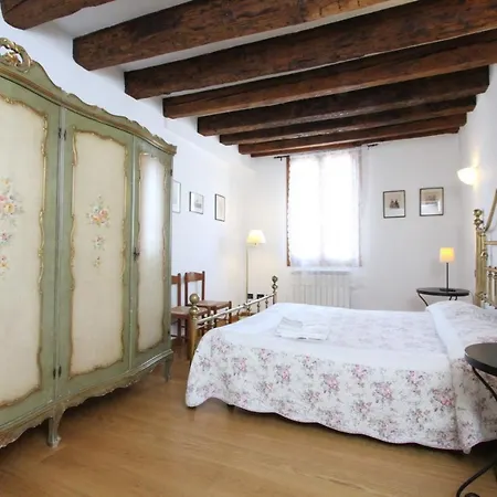 Dei Mori Apartment *